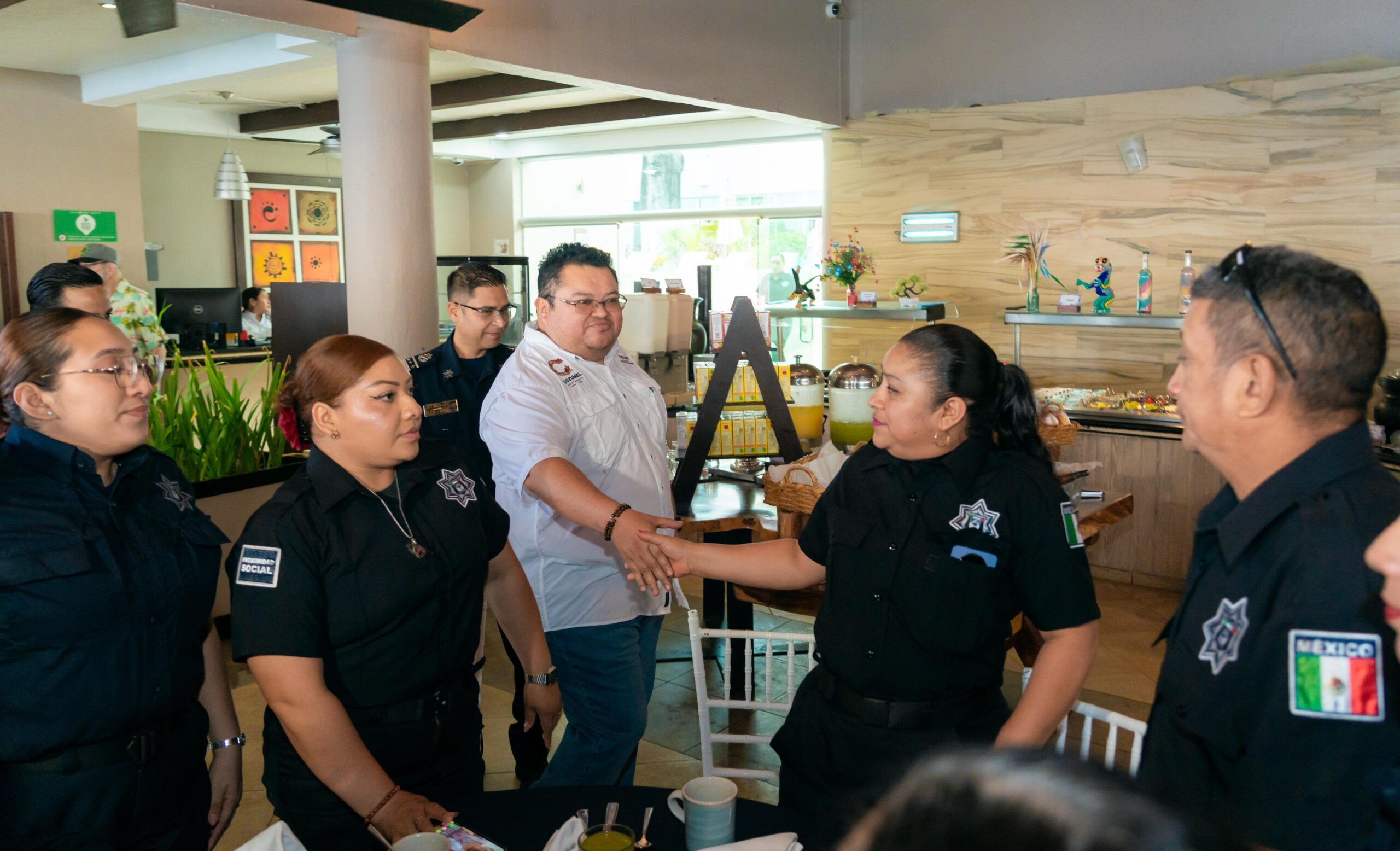 Chacón reconoce la labor y compromiso de la policía de Cozumel
