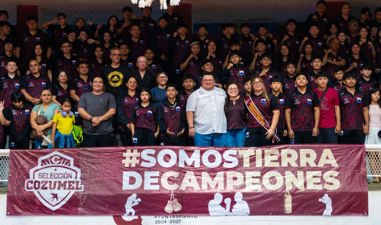 Con todo el apoyo y respaldo a deportistas, Chacón abandera a la delegación cozumeleña rumbo a los Juegos CONADE 2026